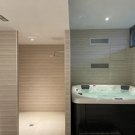 Holiday home Vivi Homes - Elies House Pool, Gym, & Sea View