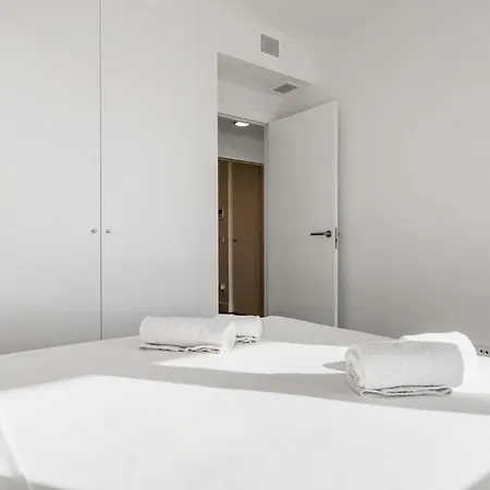 Vivi Homes - Elies House Pool, Gym, & Sea View Holiday home *