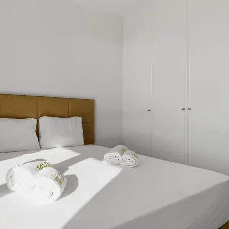 Vivi Homes - Elies House Pool, Gym, & Sea View