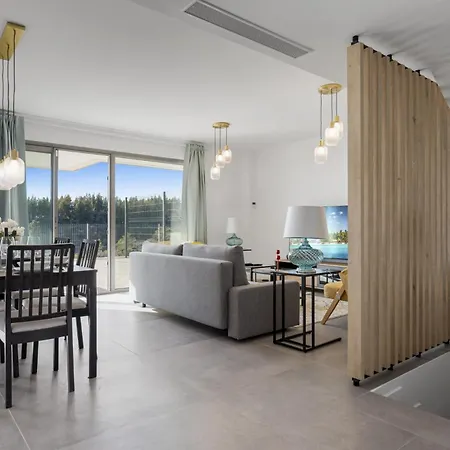 Vivi Homes - Elies House Pool, Gym, & Sea View Holiday home *