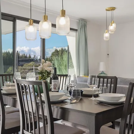 Vivi Homes - Elies House Pool, Gym, & Sea View Holiday home *
