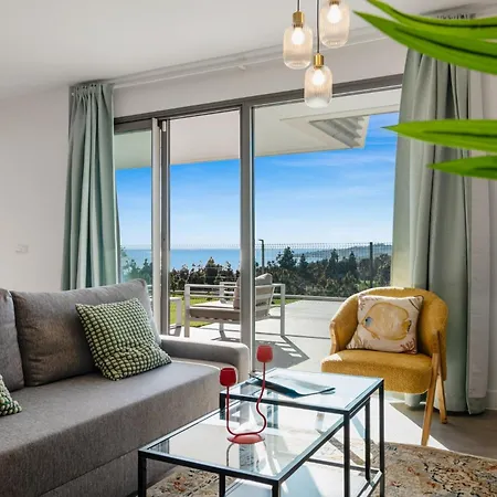 Vivi Homes - Elies House Pool, Gym, & Sea View Holiday home *