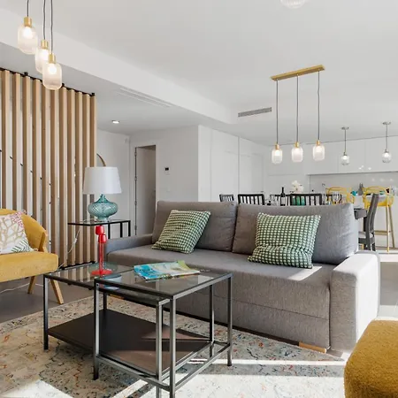 Vivi Homes - Elies House Pool, Gym, & Sea View Holiday home