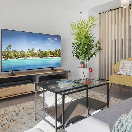 Vivi Homes - Elies House Pool, Gym, & Sea View